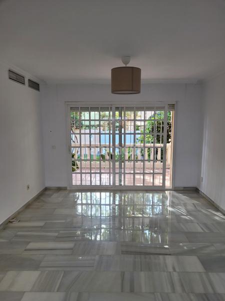 Foto f2d1d099-970c-490d-b2a6-94f42dc656d1. Rent semi detached house with fireplace heating parking in Málaga