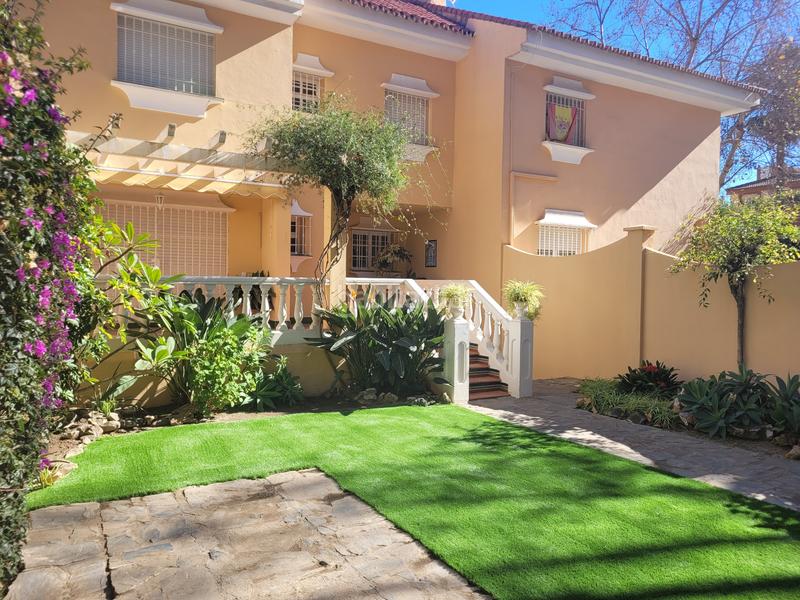 Foto f3099409-4e14-4aa6-83ef-b3e03636de86. Rent semi detached house with fireplace heating parking in Málaga