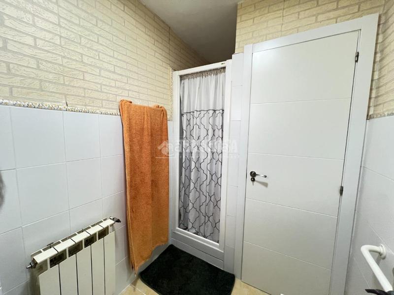 Foto f5ef5053-d04a-4d6b-b377-a1672a1ee659. Piso  en venta en Fontarrón Madrid