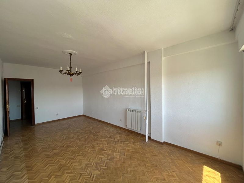 Foto d5a8e7c1-3640-4d75-a358-f5daaa30a5b7. Pis amb calefacció a Fontarrón Madrid