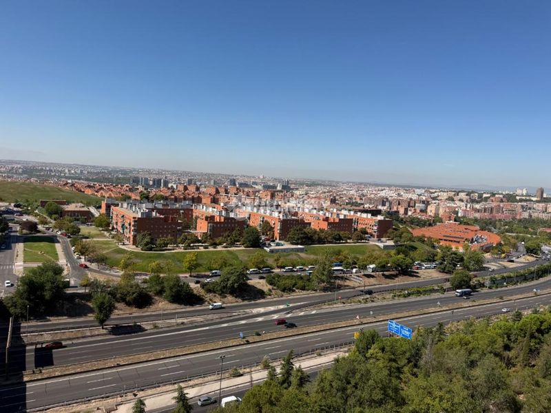 Foto 04a9ce8a-2efd-425c-8553-2d27c10ed7d3. Pis amb calefacció aparcament a Fontarrón Madrid