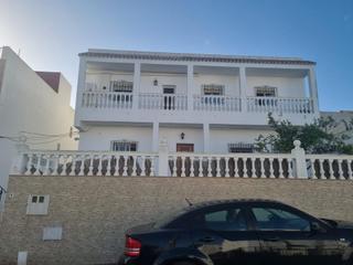 Casa en San Bernabé. Casa muy amplia sobre parcela de4 400 metros