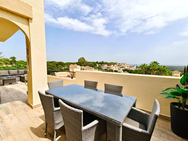 Foto 931a9cca-54d5-475e-a00a-b3466d01c4b8. Attico con parcheggio piscina in Sotogrande alto Sotogrande