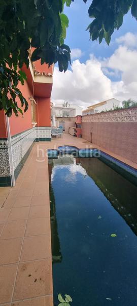 Foto b5a0d660-bee4-4910-a483-8e1d5b49f020. Chalet con parcheggio in El Rinconcillo Algeciras