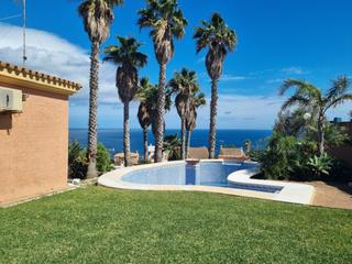 Chalet à San García. Villa privada en urbanizacion el faro, con vistas a toda la cost