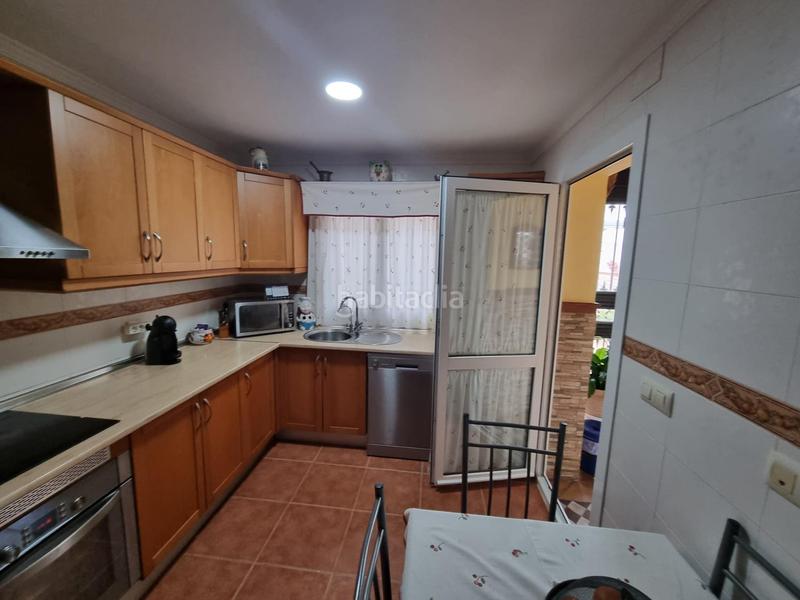 Foto ad3c809f-c3bd-4615-bdd4-a2d485f7feaf. Casa adosada magnifica casa adosada en urbanizacion las pedrizas, san bernabe en Algeciras