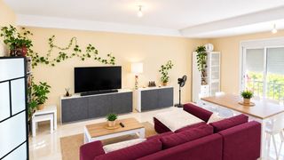 Chalet in Lebrija. Pareado en venta en huerta macenas, 4 dormitorios.