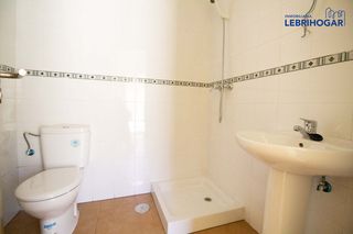 Chalet à Lebrija. Pareado en venta en huerta macenas, 4 dormitorios.