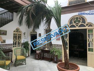 Maison à Lebrija. Casa en venta en plaza de españa, 4 dormitorios.