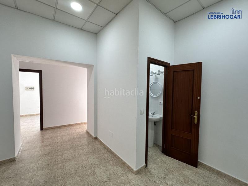 Foto 7221156a-c758-4f8a-91d2-b078444ca401. Local comercial  a la calle en venta en fontanilla, 3 despachos. en Lebrija