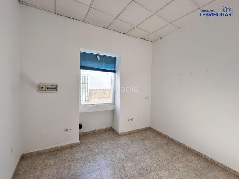 Foto 879fafde-2779-47aa-a38b-6f66106eda99. Local comercial  a la calle en venta en fontanilla, 3 despachos. en Lebrija