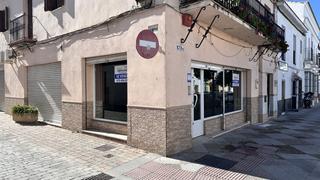 Business premise in Lebrija. Local comercial a la calle en venta en centro.