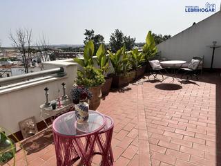 Attique à Lebrija. Atico en venta en avda. tomassetti, 4 dormitorios.