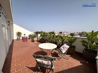 Attique à Lebrija. Atico en venta en avda. tomassetti, 4 dormitorios.