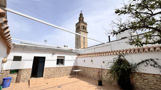 House in Lebrija. Casa en venta en centro, 3 dormitorios.