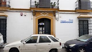 Local commercial à Lebrija. Local comercial a la calle en venta en centro, 8 despachos.