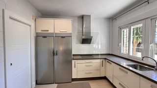 Chalet in Rumania 47. Pareado en venta en sur  carrefour sur, 4 dormitorios.