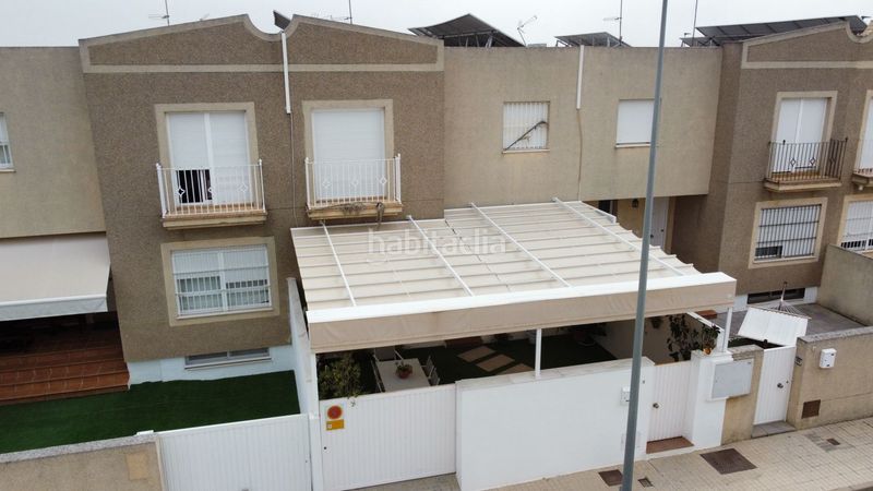 Foto 41e0ad85-acce-4c68-84db-52b58b3a1b2a. Casa adossada amb calefacció aparcament a Lebrija