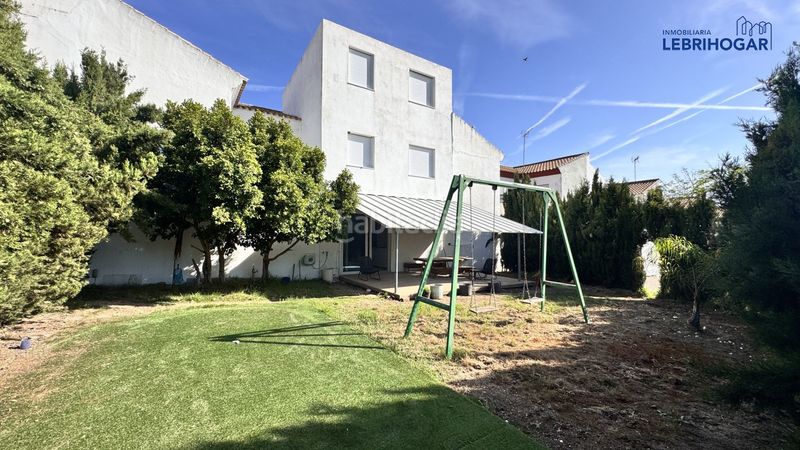 Foto 93e9f001-a61d-4280-9d45-6baeee256c75. Casa adossada amb calefacció aparcament a Lebrija