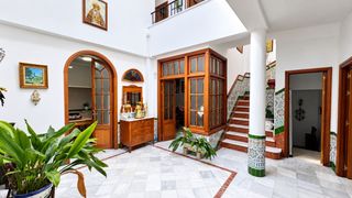 Casa en Lebrija. Casa en venta en centro, 5 dormitorios.