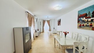 Rent Semi detached house in Lebrija. Casa adosada en alquiler en las carrascosas, 3 dormitorios.