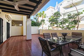 Pis a Playa de Granada. Piso seminuevo con terraza, en urb. con piscina