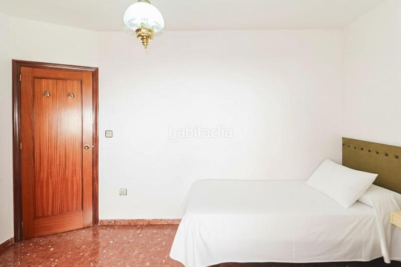 Foto 546ff4bc-6b5e-4cc4-97ab-9d742f4e3c85. Casa amb aparcament a Motril ciudad Motril