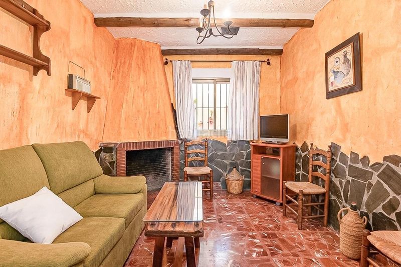 Foto 0ee1a396-9b1a-48dd-aae4-0073ea9b12d2. Casa amb aparcament a Motril ciudad Motril