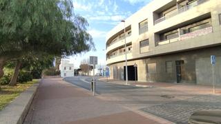 Aparcament cotxe a Playa de Granada. Plaza de garaje muy amplia