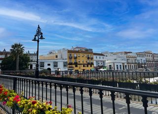 Casa a Núcleo urbano. Increíble casa señorial en la alameda del rio