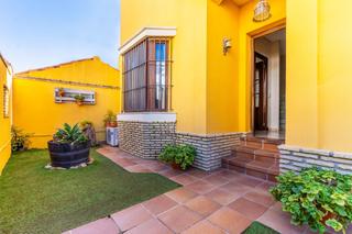 Casa aparellada a Núcleo urbano. Magnífica vivienda pareada en la soledad