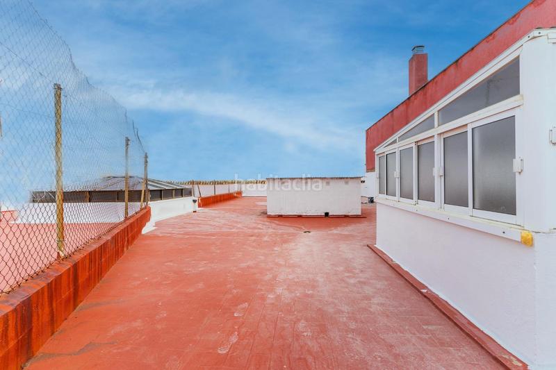 Foto 0422353a-3c49-4b86-8491-6b9a31675a87. Casa increible casa con garaje y azotea en La Banda - Campo de Fútbol Chiclana de la Frontera