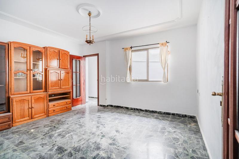 Foto 2b5d6bd1-b99c-4c8a-a069-c7eb77a170b0. Casa increible casa con garaje y azotea en La Banda - Campo de Fútbol Chiclana de la Frontera