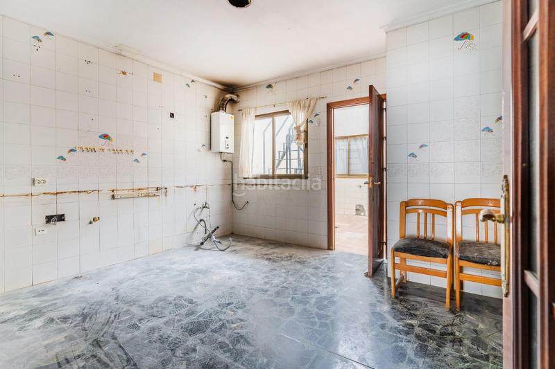 Foto 4af0f04e-5a07-4e19-b375-e27be87f8de5. Casa increible casa con garaje y azotea en La Banda - Campo de Fútbol Chiclana de la Frontera