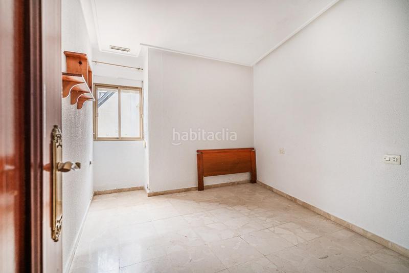 Foto 598d6cf8-f8c1-4f5f-8fd2-f38fb26568fb. Casa increible casa con garaje y azotea en La Banda - Campo de Fútbol Chiclana de la Frontera