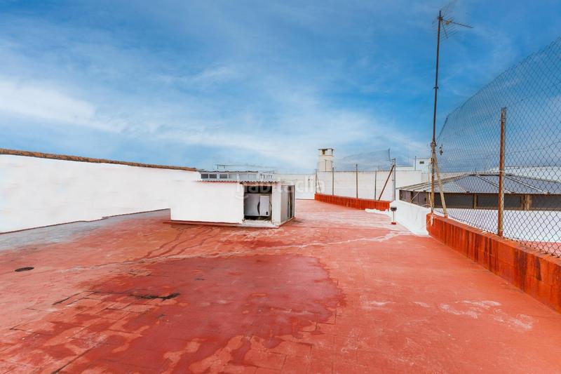 Foto 6bff2cdb-0702-4ffc-aed9-d89954b39de1. Casa increible casa con garaje y azotea en La Banda - Campo de Fútbol Chiclana de la Frontera