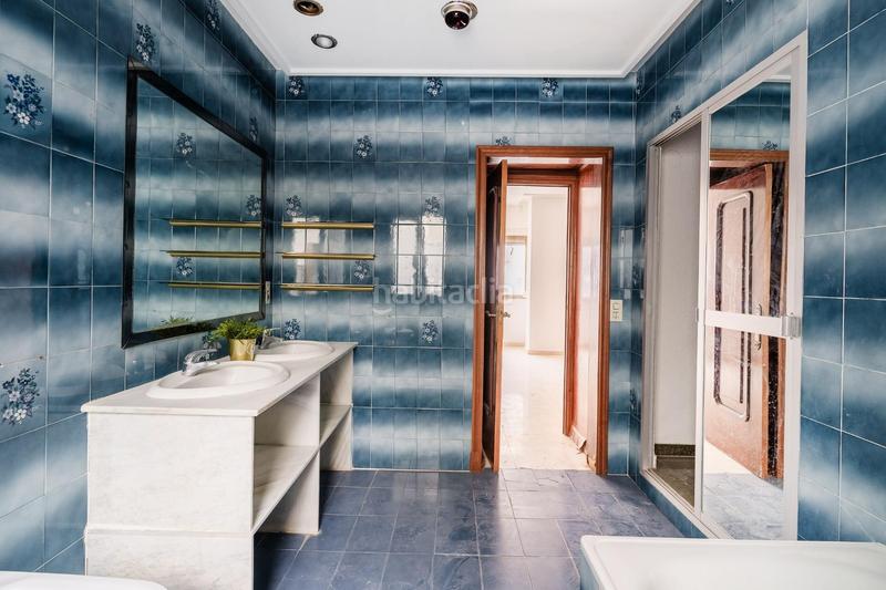 Foto 7ed6e661-30ae-450d-a955-bb62d8e4aeb8. Casa increible casa con garaje y azotea en La Banda - Campo de Fútbol Chiclana de la Frontera