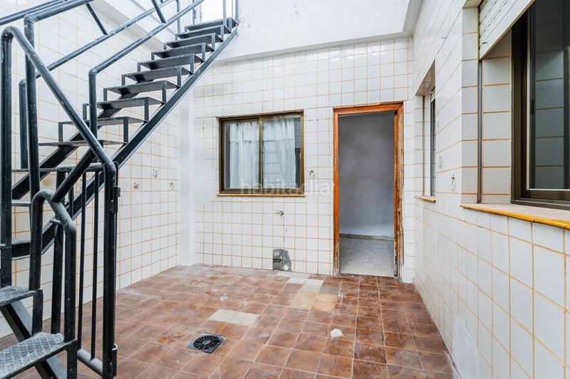 Foto 8e2fefba-cb39-476f-bc9e-f26d0011c73b. Casa increible casa con garaje y azotea en La Banda - Campo de Fútbol Chiclana de la Frontera