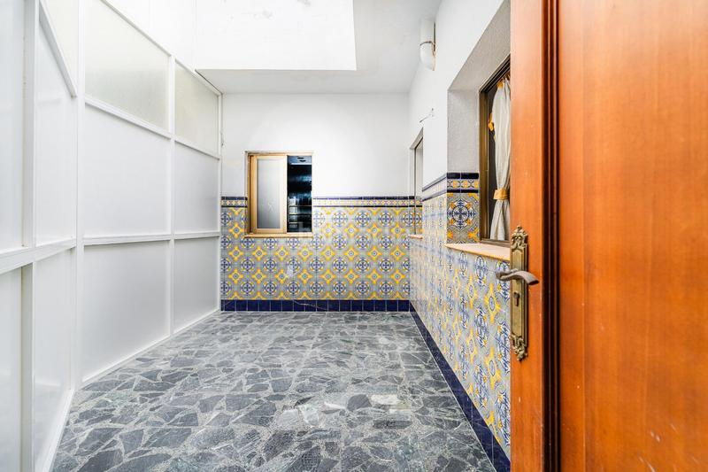 Foto c6674a22-db34-4da1-a805-aaa7de61802e. Casa increible casa con garaje y azotea en La Banda - Campo de Fútbol Chiclana de la Frontera