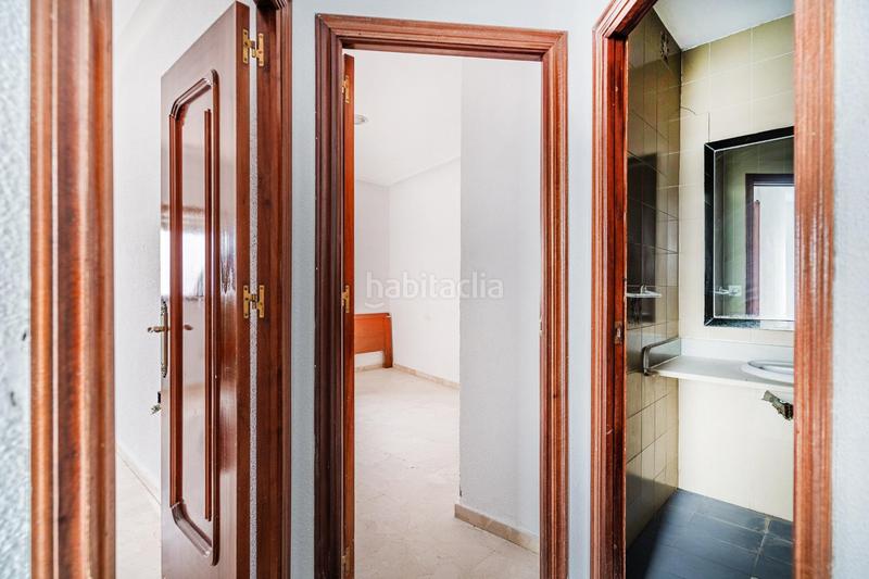 Foto fbb0369a-178f-44ac-87e0-c88ceba3ae08. Casa increible casa con garaje y azotea en La Banda - Campo de Fútbol Chiclana de la Frontera