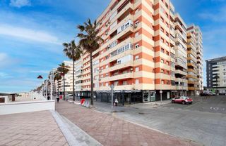 Local Comercial en Paseo Marítimo - San José - La Laguna. Local comercial en cádiz con muchas posibilidades