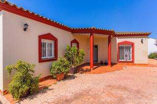 Xalet a La Banda - Campo de Fútbol. Chalet en la entrada del marquesado