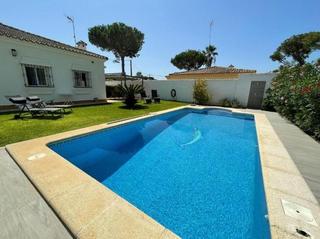Chalet à Las Lagunas - Campano. Exclusivo chalet a unos metros de la playa de la barrosa