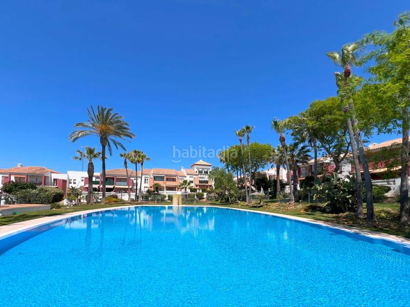 Foto 7925a885-90a4-4ade-855d-e3f0cb583ddc. Apartament amb aparcament piscina a La Barrosa Chiclana de la Frontera