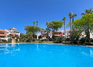 Appartement à La Barrosa. Apartamento en urbanización privada con piscinas en la barrosa