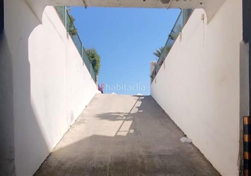 Foto c2f9260f-9c00-42c2-8262-b481a7b39099. Apartament amb aparcament piscina a La Barrosa Chiclana de la Frontera