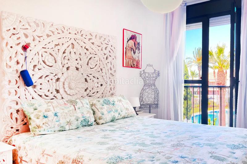 Foto c95912f3-2a5e-4765-8755-5516b14aaa26. Apartament amb aparcament piscina a La Barrosa Chiclana de la Frontera