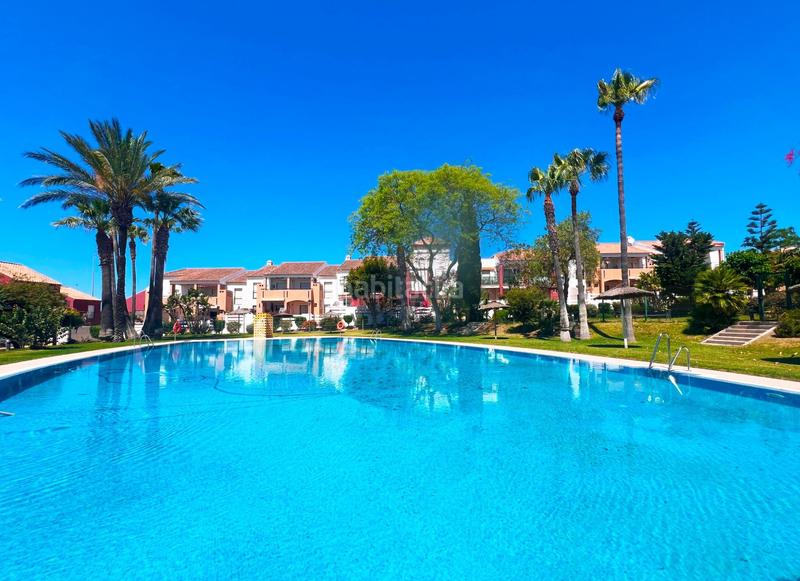 Foto e7db4d63-be59-4bb2-97d3-1cd8f70939aa. Apartament amb aparcament piscina a La Barrosa Chiclana de la Frontera