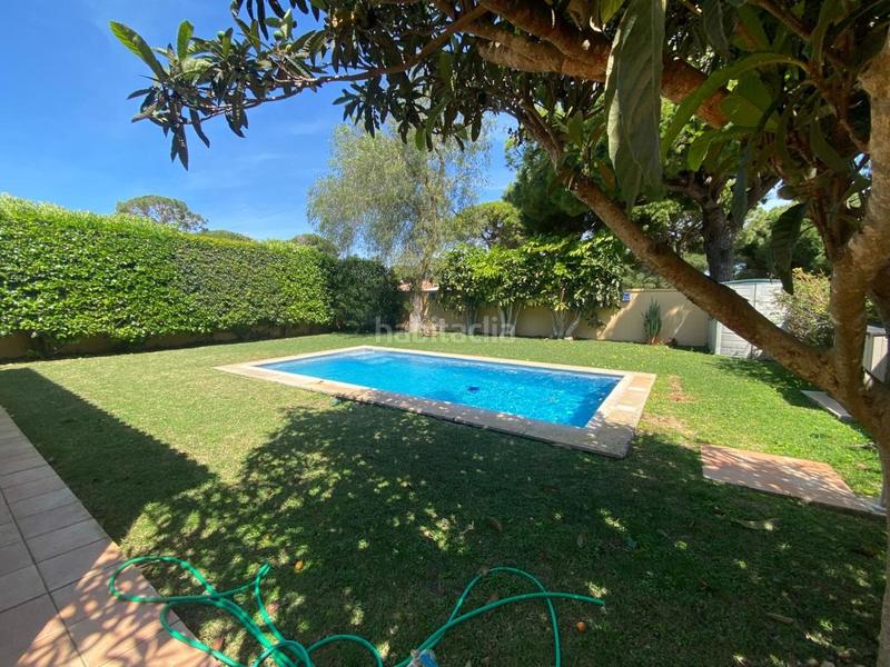 Foto ca89ee49-a15b-4e0b-8e9c-d02786d2b405. Chalet con parcheggio piscina in Las Lagunas - Campano Chiclana de la Frontera