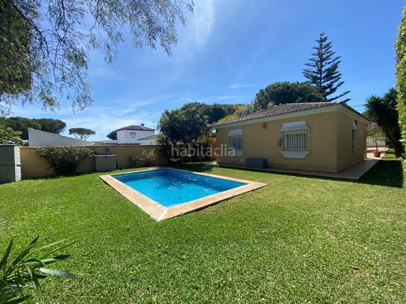 Foto fe16c5bf-7717-4236-aefd-d6d35f56c946. Chalet con parcheggio piscina in Las Lagunas - Campano Chiclana de la Frontera
